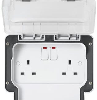 Presa elettrica, MK Electric K56488WHI, 13A, 2 moduli, IP66, presa Tipo G - inglese in Policarbonato, Bianco Esterno,